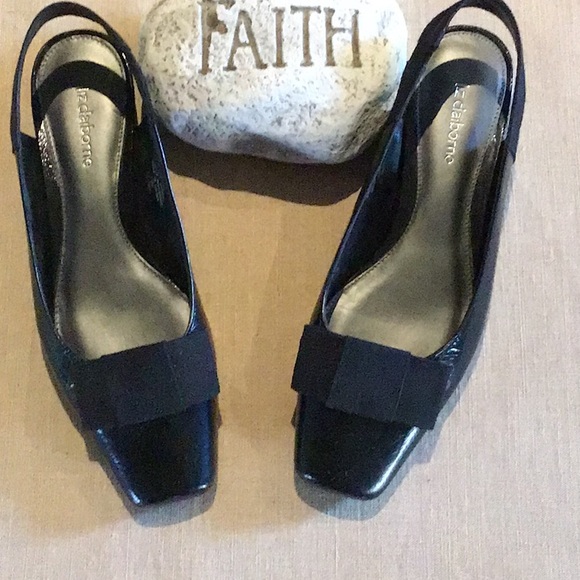 Liz Claiborne Shoes - Liz Claiborne black flats